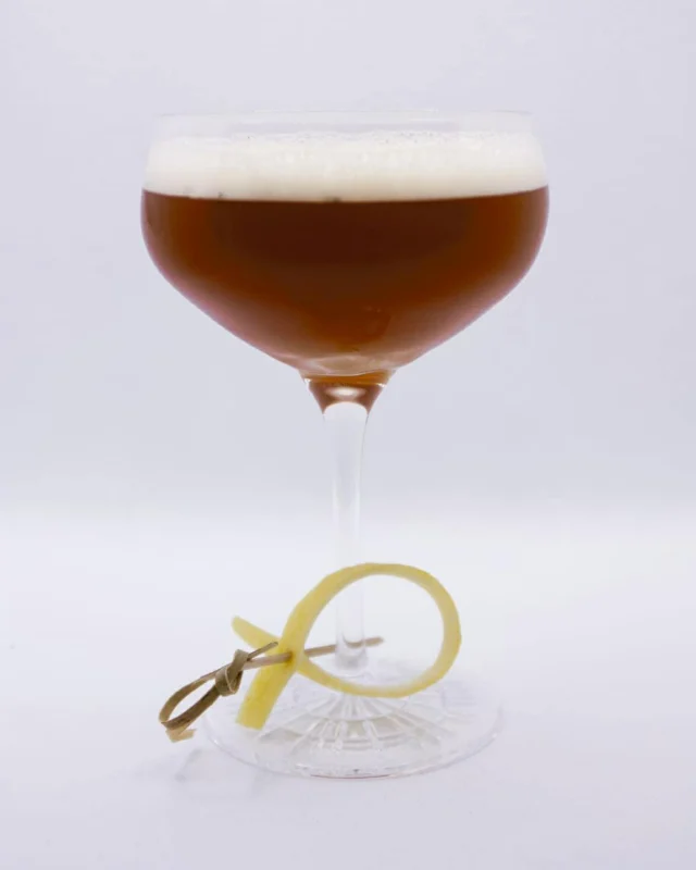 𝕋𝕠𝕣𝕚𝕟𝕠 𝕊𝕞𝕒𝕤𝕙  Vermouth
Zitrone 
Minze
Simple Sirup  #deltaevents #cocktails #torinosmash