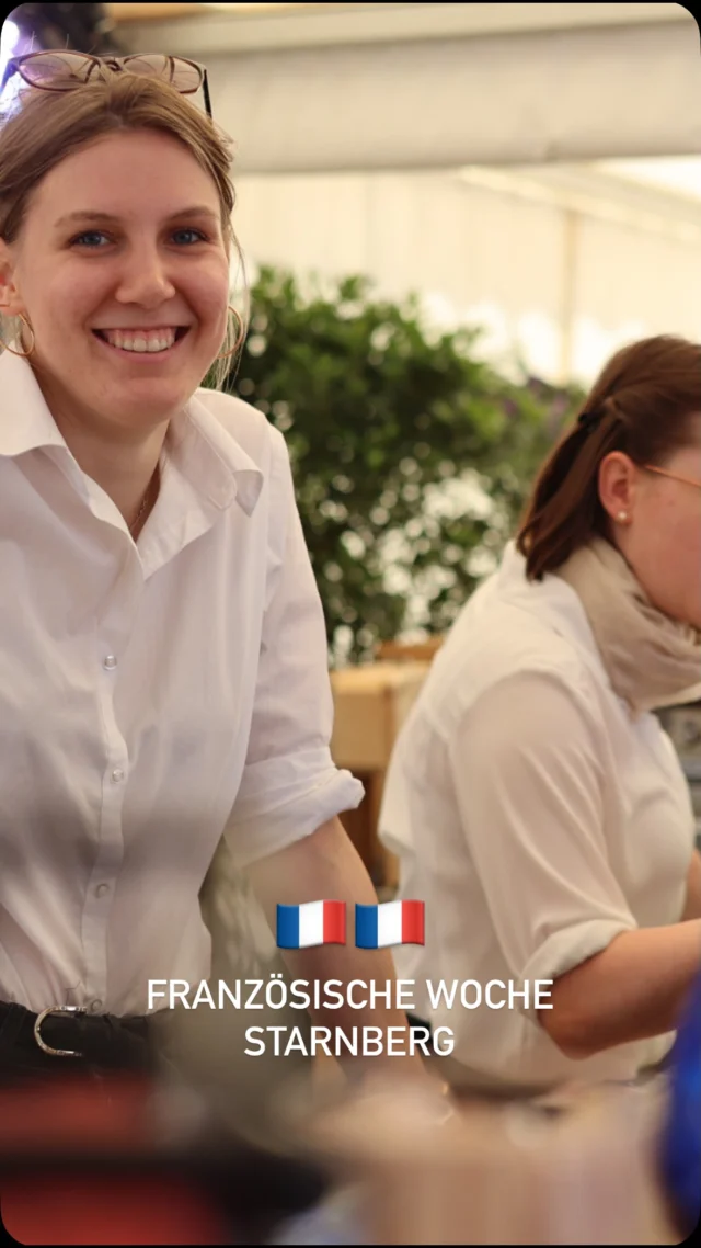 🇫🇷 Französische Woche Starnberg 🍷
Vom 24. Mai bis 1. Juni 2025 gehen wir wieder gemeinsam auf eine kulinarische Reise zu unseren Freund*innen der Grande Nation.  Letztes Jahr war ein Fest – dieses Jahr wird’s noch länger, noch leckerer, noch lebendiger:
9 Tage, 2 Wochenenden, ganz viel Frankreich in Starnberg.  Kommt vorbei, bringt eure Freund*innen mit und lasst euch treiben – wir freuen uns auf euch! 💜  🎞️ Hier ein paar unserer Highlights aus dem letzten Jahr: Feines Essen, französischer Wein, Live-Musik, entspannte Sommerabende am Kirchplatz – und ganz viel gute Stimmung mit euch! Merci für die schönen Erinnerungen – und à bientôt! 🇫🇷✨  #französischewoche #starnberg #deltaevents #savoirvivre #sommerhighlight #vorfreude